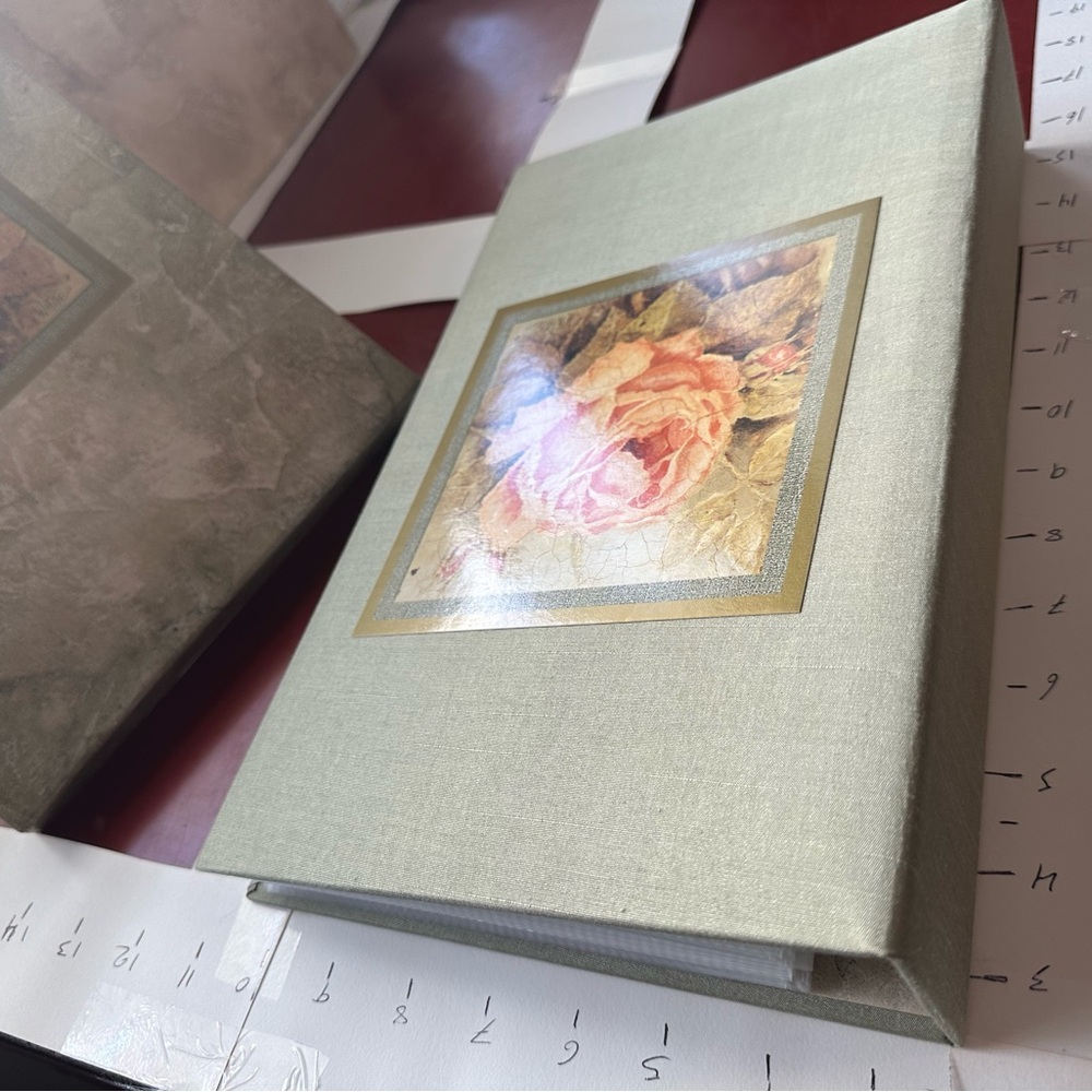 Photo album 
kathryn white 
art in motion 
photo album
New with the original box